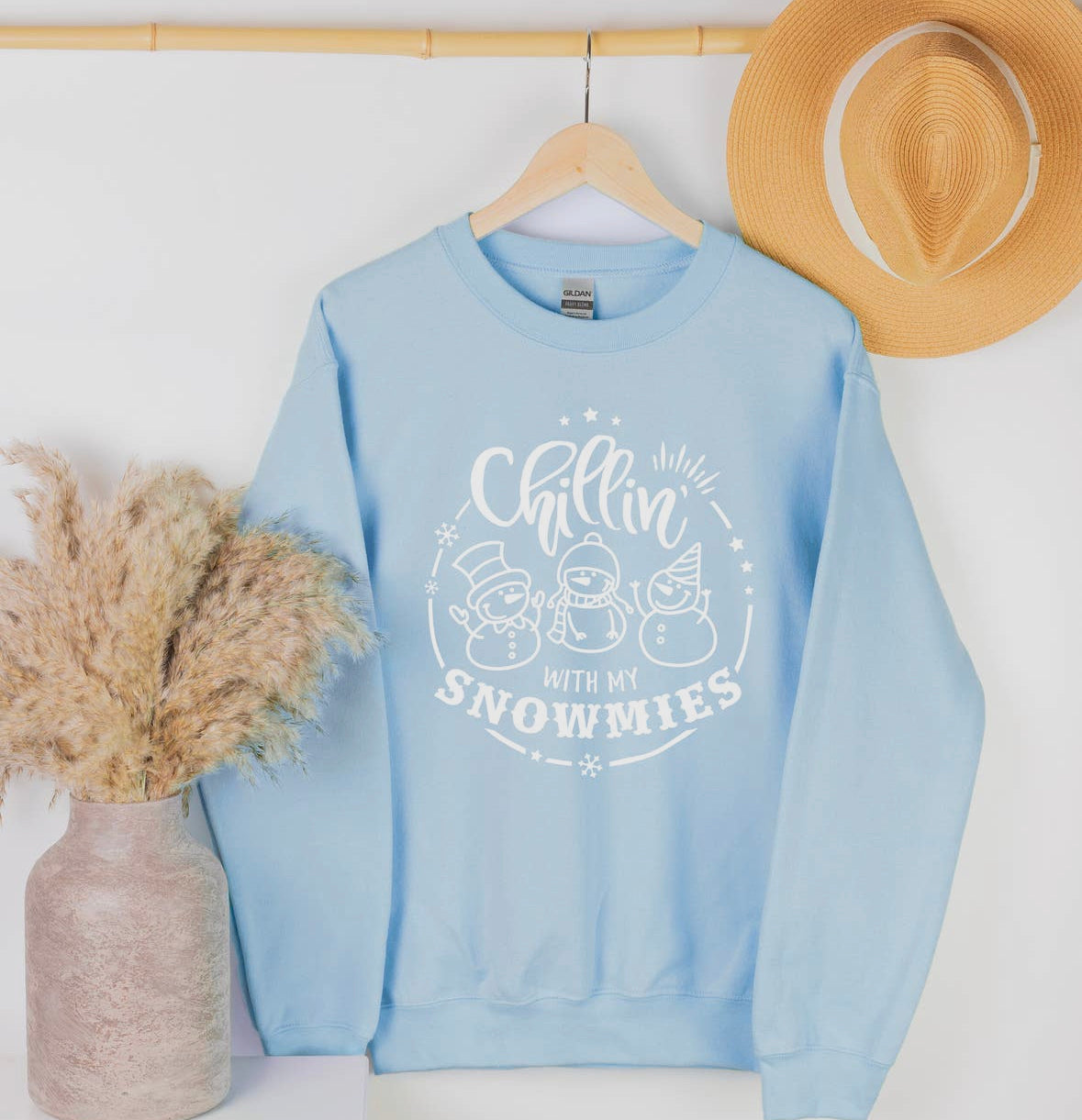 Chillen with my snowmies sweatshirt