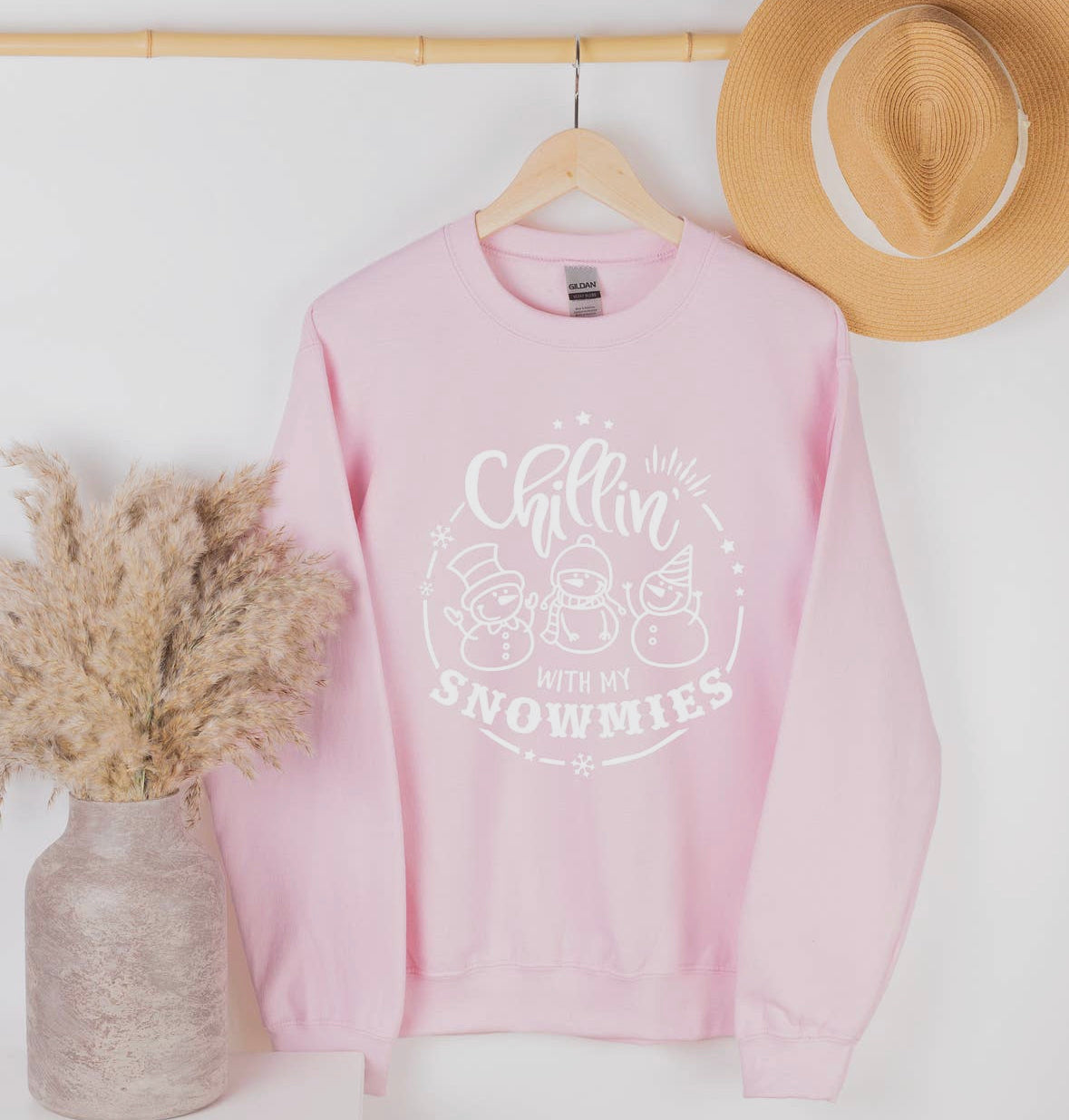 Chillen with my snowmies sweatshirt