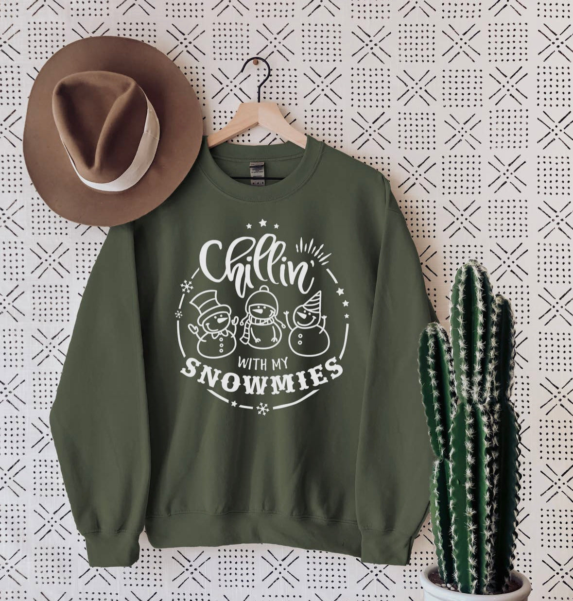 Chillen with my snowmies sweatshirt